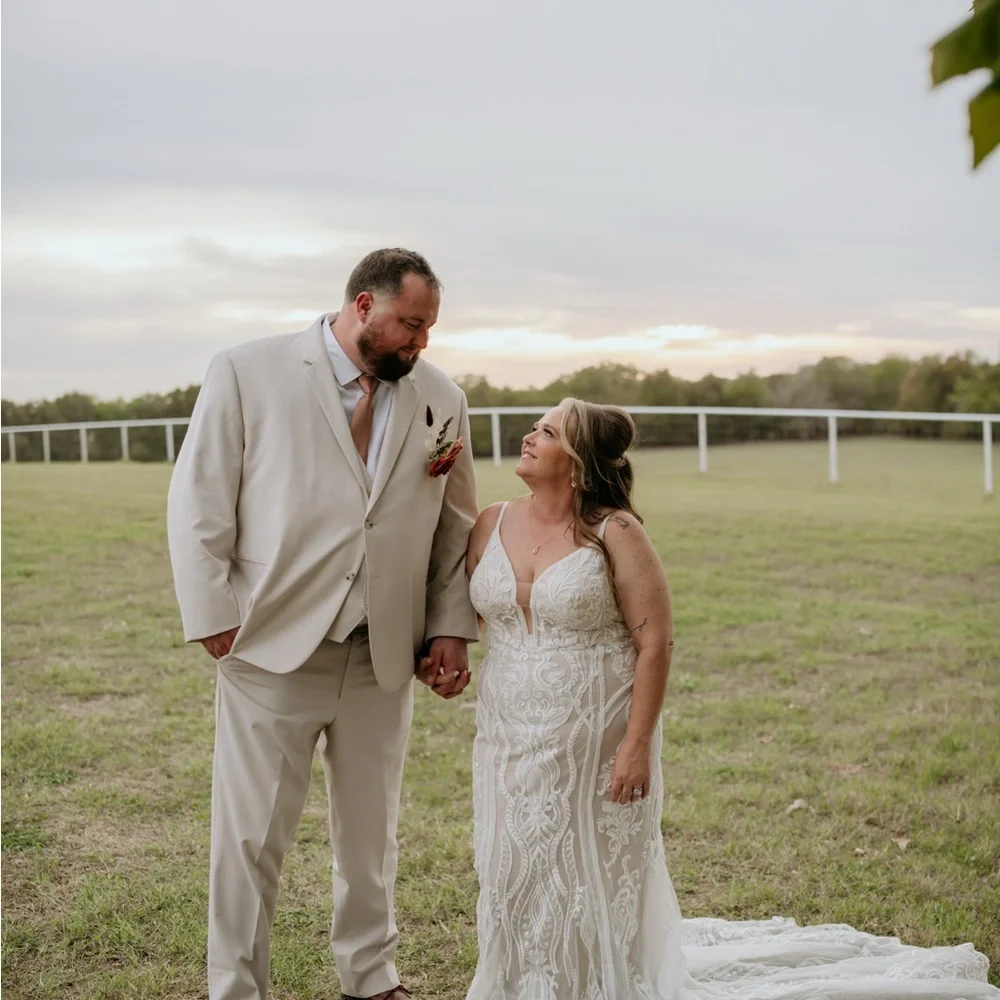 Elegant Lace Wedding Gown - Picture 5 of 5